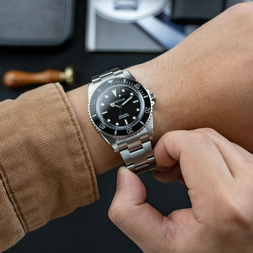 Hestur Black Diver Watches 40  - Vintage Digital Watch recensie en prijs